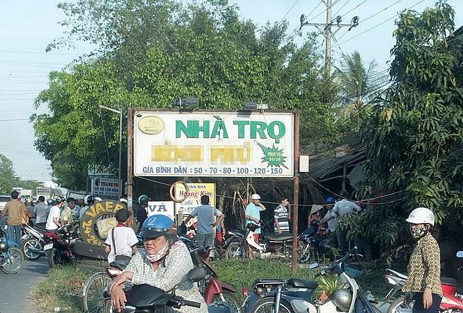 doi nam nu tu vong trong nha nghi voi nhieu vet mau