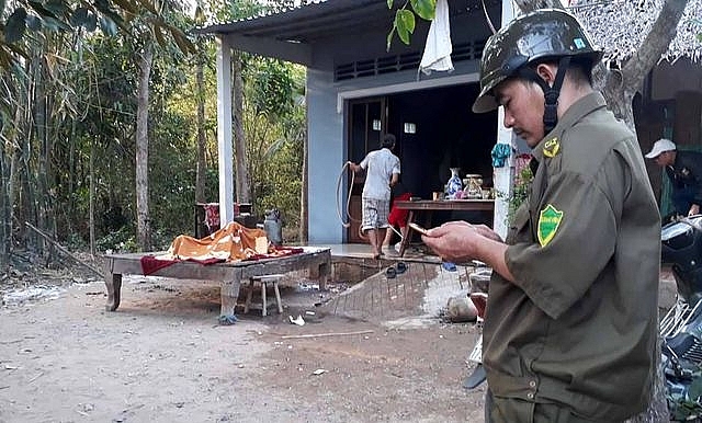 nguoi dan ong tu vong trong can nha boc chay cua khoa trai