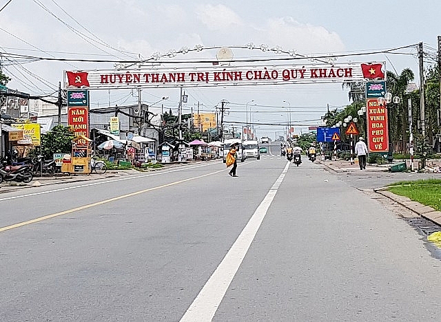 nghi van can bo cong an bi khong che bang sung cuop o to trong dem