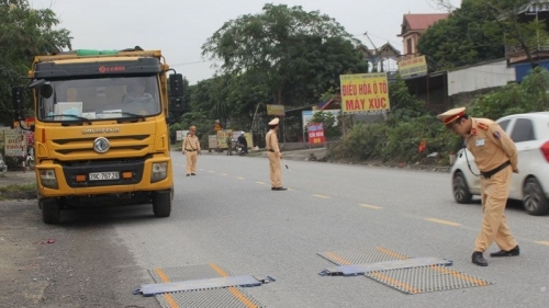 CSGT toàn quốc xử lý gần 5 nghìn trường hợp quá khổ, quá tải trong tháng 6