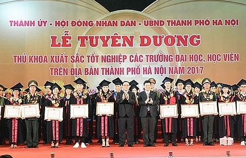 Tuyên dương 84 Thủ khoa tốt nghiệp xuất sắc trên địa bàn TP Hà Nội năm 2017