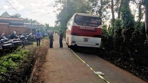 Khởi tố tài xế xe đưa đón làm rơi học sinh xuống đường tử vong