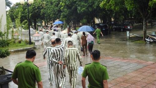 Ăn cơm tù hàng chục năm mới thấm lời cha mẹ