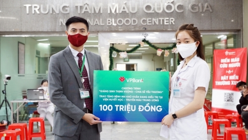 VPBank trao tặng 100 triệu đồng, hỗ trợ bệnh nhi khó khăn tại Viện Huyết học và Truyền máu TW