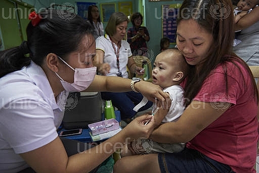 unicef ho tro viet nam 800 nghin lieu vac xin phong soi